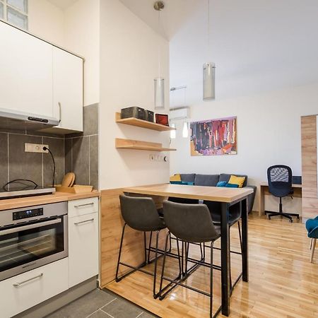 Bpr Blue Paradise Apartment With A/C بودابست المظهر الخارجي الصورة