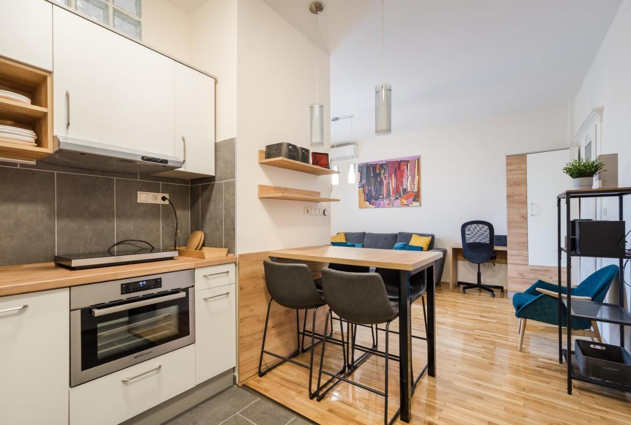 Bpr Blue Paradise Apartment With A/C بودابست المظهر الخارجي الصورة